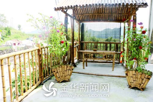 浦江杭坪岁的村民自己动手设计制作的一个竹亭
